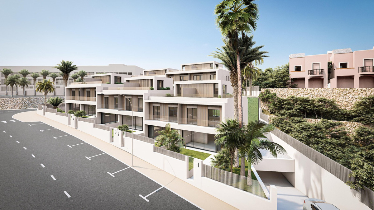 Brisas del Mar – Estepona - modern new-build townhouses with terraces, palm trees and street frontage in Estepona