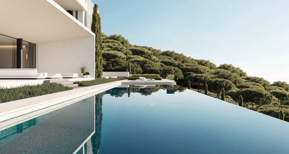 El Bosque II – Villa Forest Bay – Benahavís - infinity pool with wooded hillside backdrop and modern white villa terrace