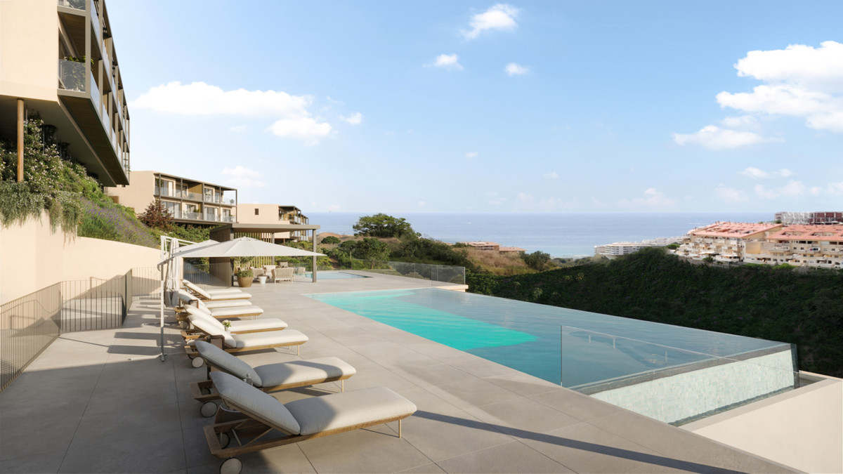 Veridian II – Fuengirola - infinity pool terrace with sun loungers and panoramic sea views over the Costa del Sol