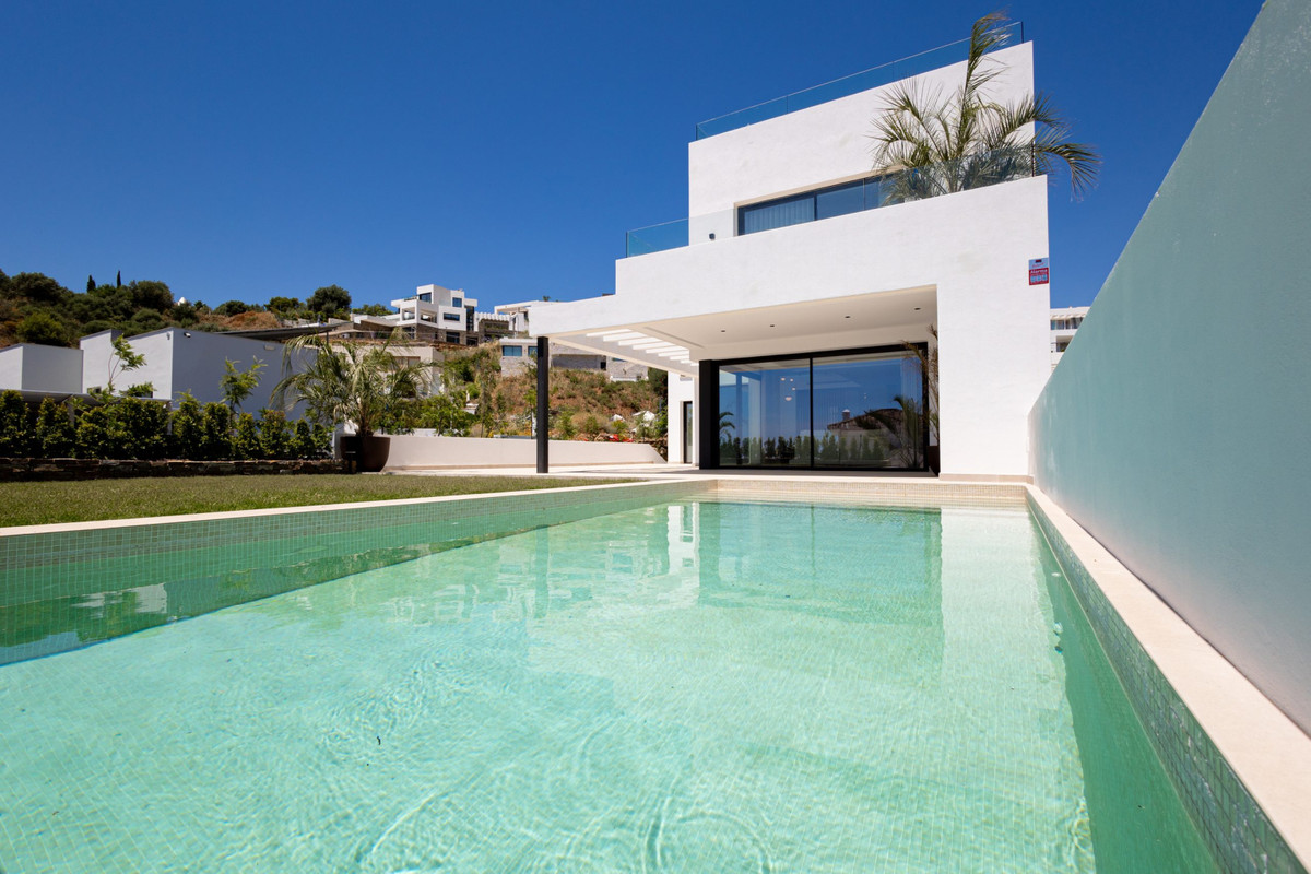 Higueron Hills Collection – Mijas - modern white villa exterior with private swimming pool and palm trees