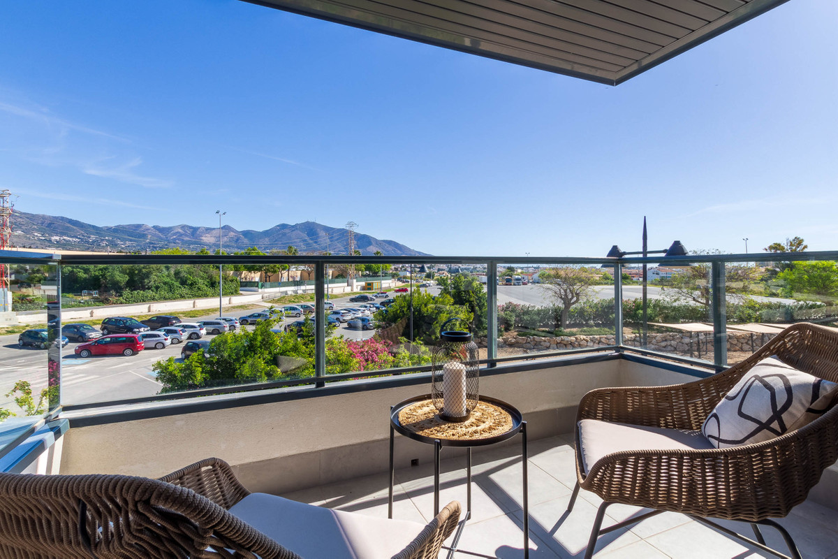 Suite Mijas I – Mijas - furnished terrace with wicker chairs and mountain views under clear blue sky