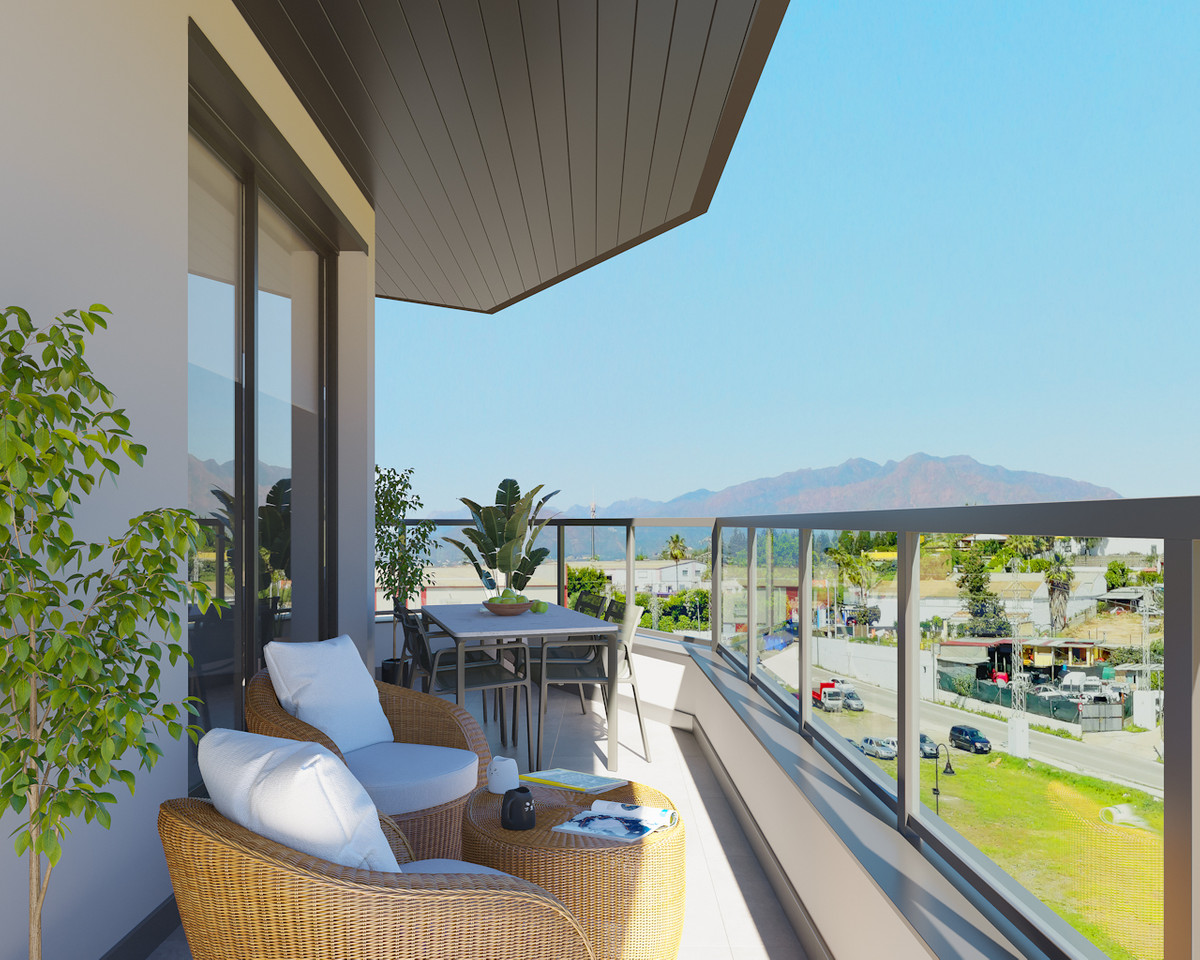 Suite Mijas III – Mijas - modern balcony terrace with wicker seating, dining area, glass railing and mountain views